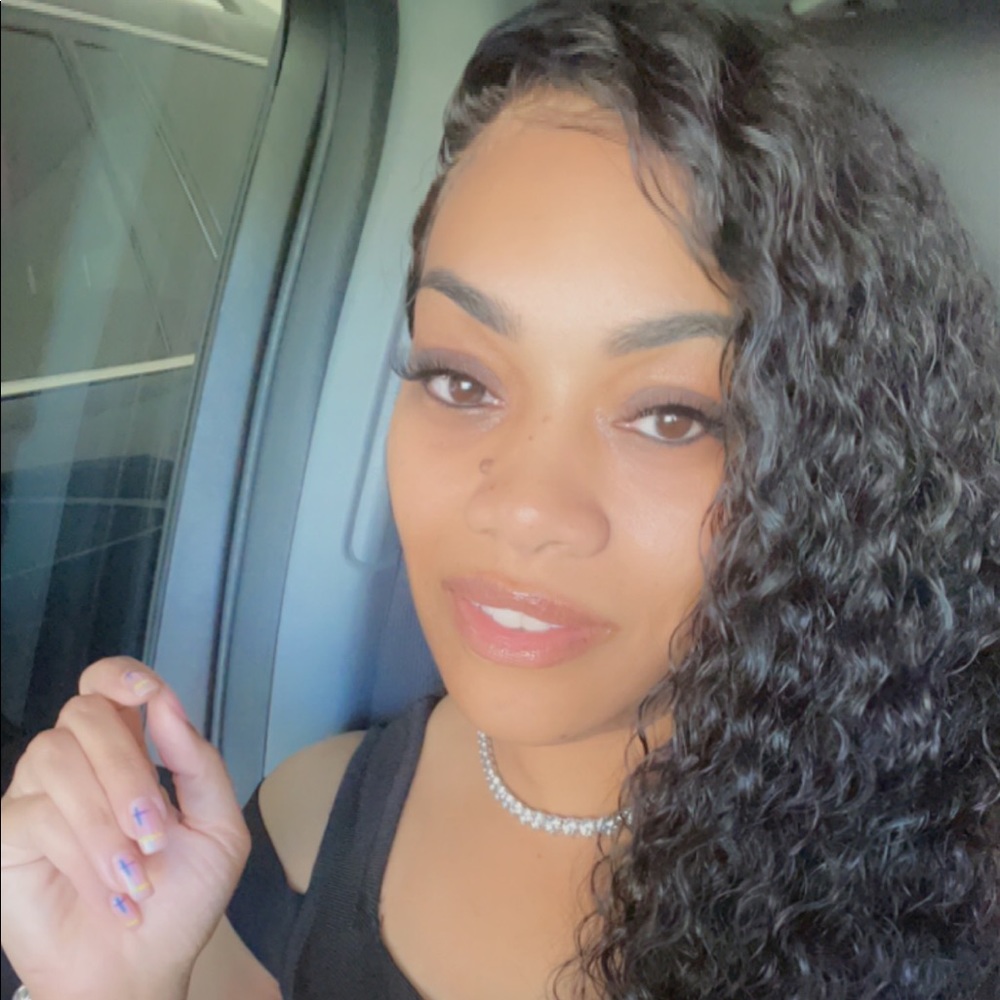 Meet your Posher, Clarissa